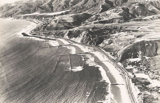 Aerial photos from 1931 showing location of Sunset Steel House