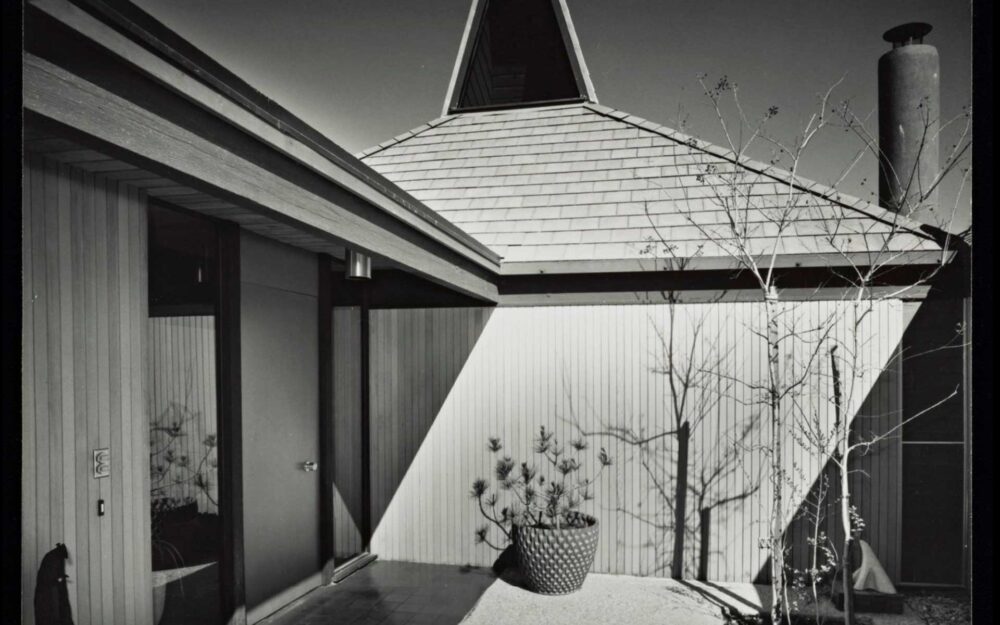 Photos from the Julius Shulman Archives of the Getty Research Institute of the Art Seidenbaum Home in the Hollywood Hills